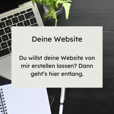 Das Bild zeigt einen schwarzen Schreibtisch. Darauf ist ein Laptop und ein Notizbuch zu sehen. Der Text auf dem Bild lautet: Deine Website. Du willst deine Website von mir erstellen lassen? Dann geht's hier entlang.